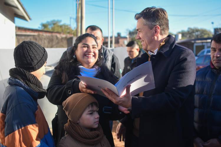 FONTANA: EL GOBIERNO PROVINCIAL RECUPERÓ Y ENTREGÓ VIVIENDA ABANDONADA DURANTE 12 AÑOS.“PASO A PASO VAMOS A IR RESOLVIENDO LOS PROBLEMAS HABITACIONALES”, ASEGURÓ ZDERO