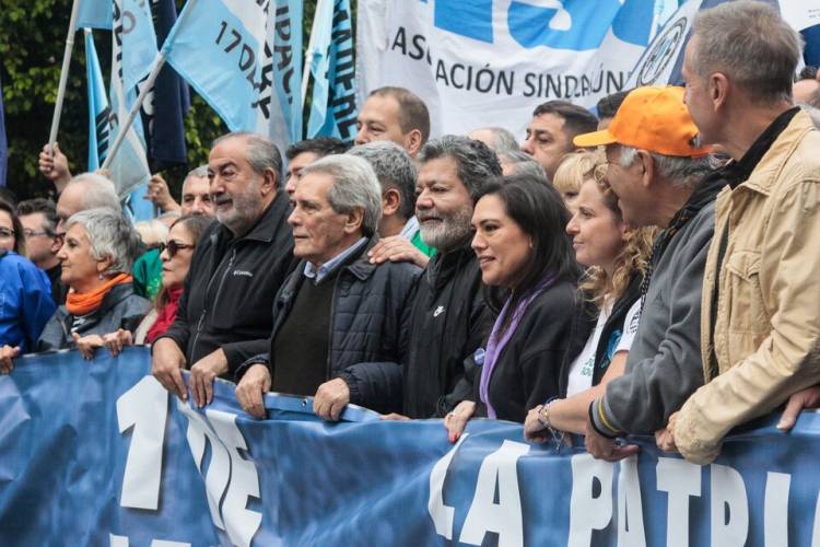 LA CGT DIVIDE POSTURAS FRENTE AL GOBIERNO LIBERTARIO DE MILEI