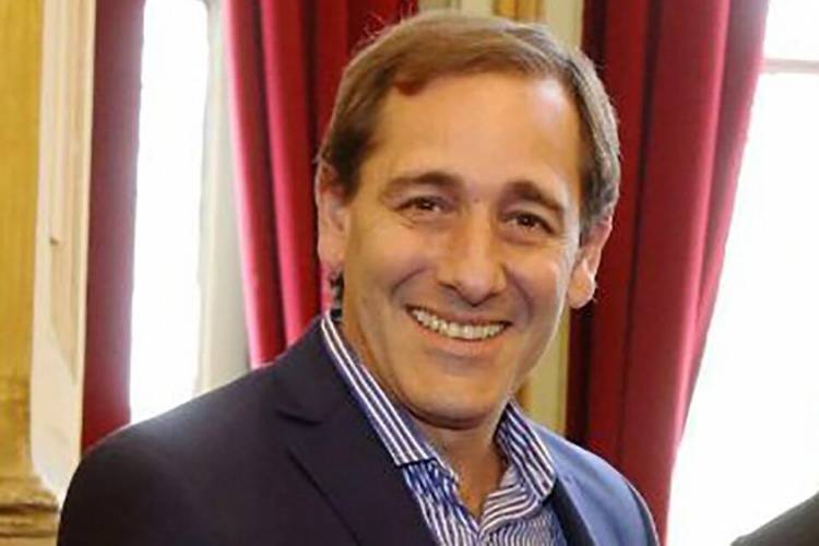 CÁNTICOS, CONTROVERSIAS Y DEPORTE