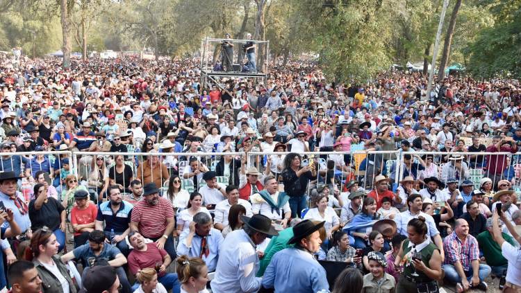 MULTITUDINARIO CIERRE DE LA CABALGATA DE LA FE: EL CHAQUEÑO PALAVECINO PRESENTE EN LA MÁXIMA EXPRESIÓN DE FE DEL NORTE ARGENTINO