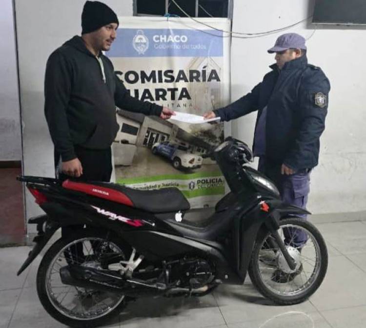 ABANDONARON DOS MOTOCICLETAS AL VER LA POLICÍA, ERAN HURTADAS 