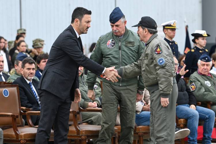 LOS LIBERTARIOS QUIEREN A LOS MILITARES EN LAS CALLES