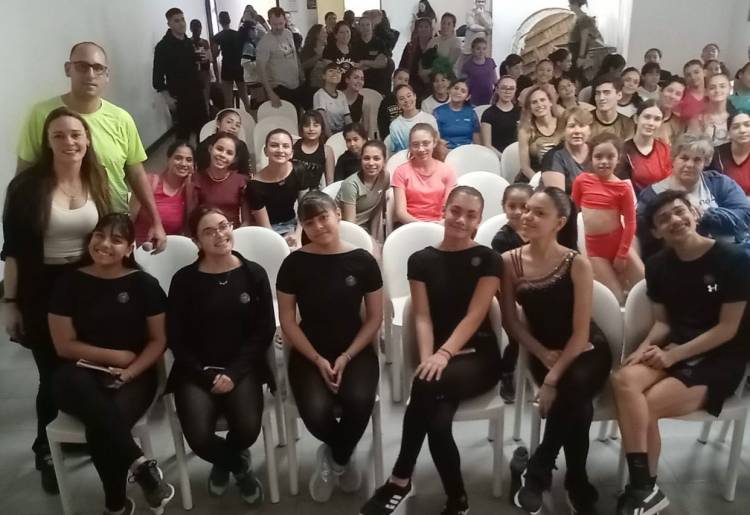 CLUB SAN FERNANDO: SE EFECTUÓ LA CLÍNICA DE TÉCNICAS Y PERFECCIONAMIENTO EN PATINAJE ARTÍSTICO