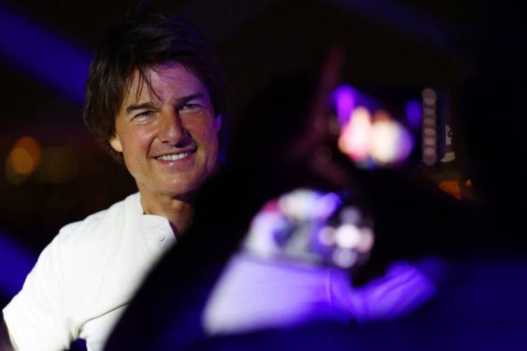 ASÍ FUE LA APARICIÓN DE TOM CRUISE EN LA CEREMONIA DE CIERRE DE LOS JUEGOS OLÍMPICOS