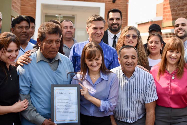 GENERAL SAN MARTÍN: AVANCE DE OBRAS PARA EL HOSPITAL, INAUGURACIÓN DEL CAPS Y PAVIMENTO CON LA PRESENCIA DEL GOBERNADOR ZDERO