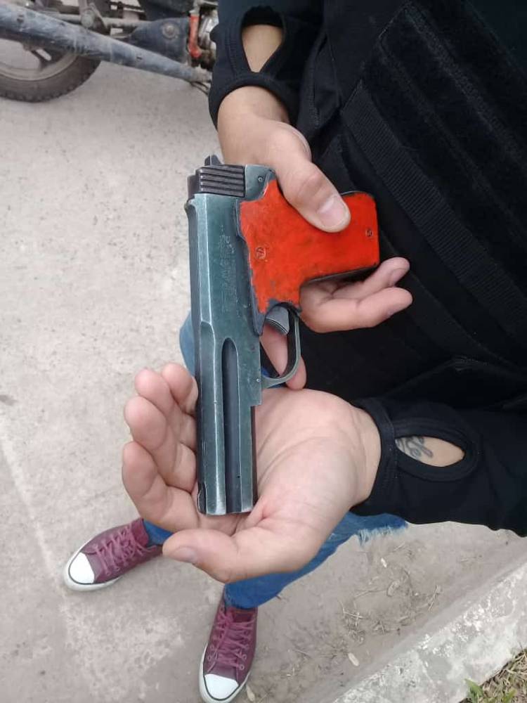 CIRCULABA CON UN ARMA DE FUEGO Y FUE DETENIDO