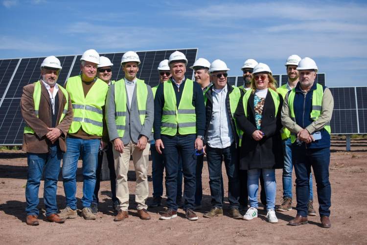 EL GOBERNADOR CONSTATÓ EL AVANCE DEL PARQUE SOLAR DE PAMPA DEL INFIERNO: SE INCORPORAN 130 MEGAVATIOS Y MÁS DE 220.300 PANELES