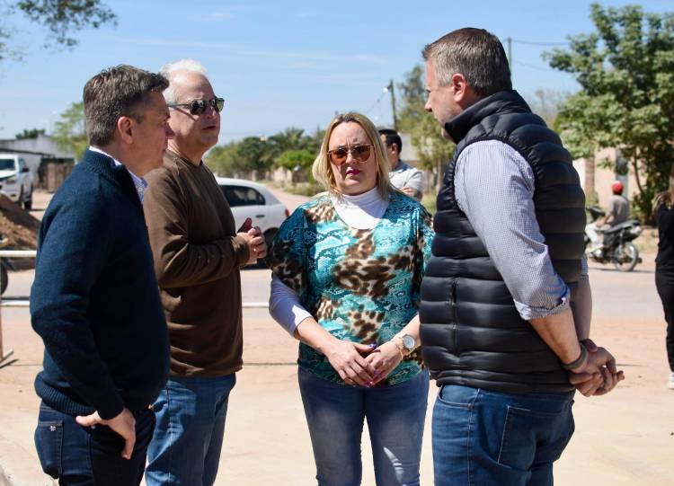 OBRAS EN PAMPA DEL INFIERNO: “POR PRIMERA VEZ, PAVIMENTO CON DESAGÜES” DIJO LA INTENDENTE GLENDA SEIFERT