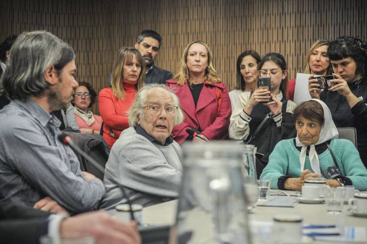 VISITA A GENOCIDAS: EN BUSCA DE LA CREACIÓN DE UNA COMISIÓN INVESTIGADORA