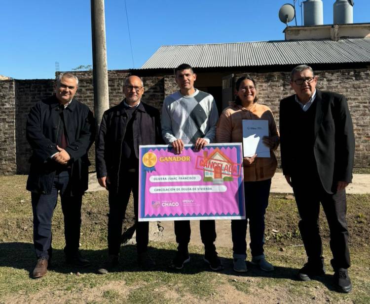 EL GOBIERNO PROVINCIAL ENTREGÓ EL PREMIO DE CONDONACIÓN DE DEUDA A ISAAC OLIVERA, DE FONTANA