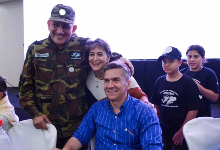 SÁENZ PEÑA: EL GOBERNADOR ZDERO RECIBIÓ EL AGRADECIMIENTO POR PARTE DE LOS MOVILIZADOS Y NO MOVILIZADOS POR MALVINAS