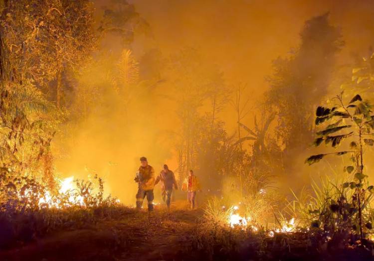 ALERTA DE HUMO EN EL AMBA Y EN 10 PROVINCIAS POR INCENDIOS EN BOLIVIA