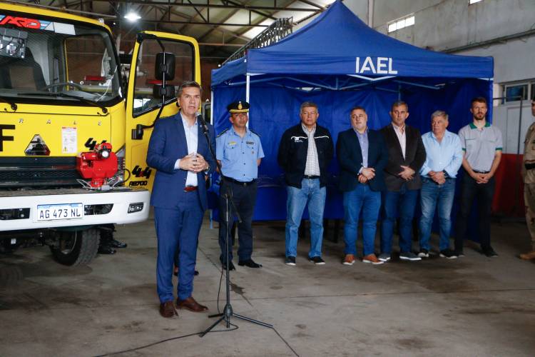 ZDERO INAUGURÓ LAS REFACCIONES EN LA ESTACIÓN DE BOMBEROS Y ANUNCIÓ LA INCORPORACIÓN DE NUEVOS AGENTES