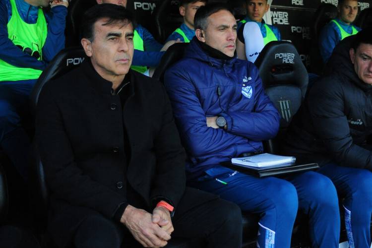 LIGA PROFESIONAL: EL PUNTERO VÉLEZ RECIBE A ESTUDIANTES EN LINIERS