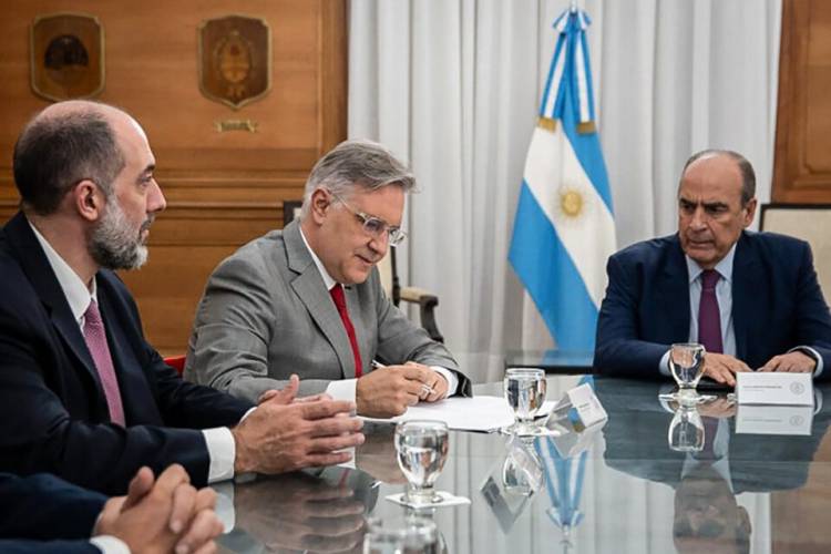 "DISPARATE TOTAL": CÓRDOBA CRITICA EL AJUSTE A LAS PROVINCIAS Y LLARYORA RECLAMA OBRAS Y LA DEUDA DE NACIÓN
