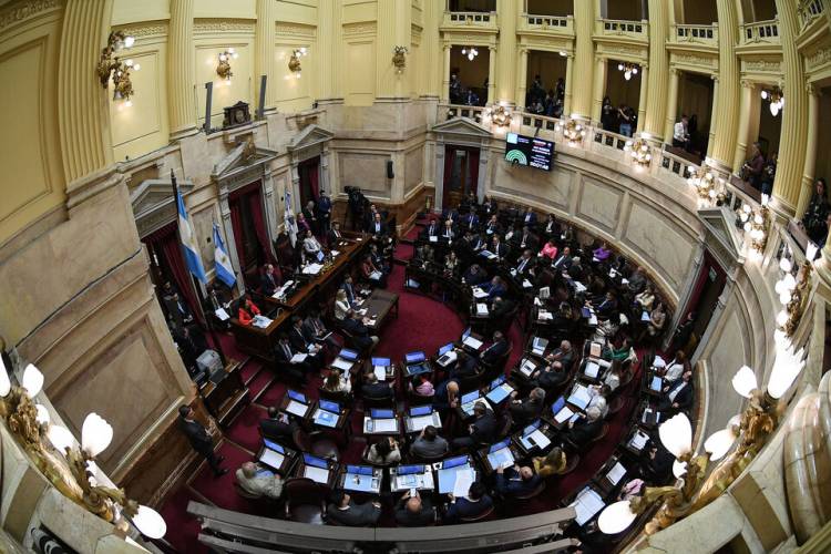 LA OPOSICIÓN BUSCARÁ VOLTEAR EL DNU QUE HABILITA EL MEGACANJE DE CAPUTO