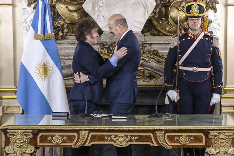INDEMNIZACIONES, DESPIDOS, "BLANQUEO" Y PERÍODO DE PRUEBA: QUÉ DICE EL DECRETO DE MILEI