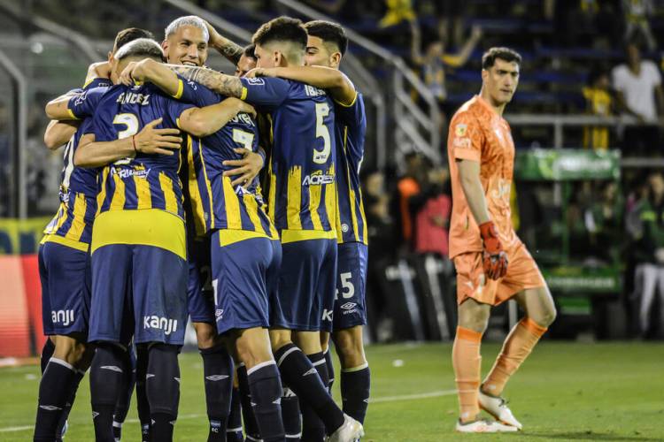 LIGA PROFESIONAL: VÉLEZ PERDIÓ EN ROSARIO Y NO PUDO ALEJARSE EN LA CIMA