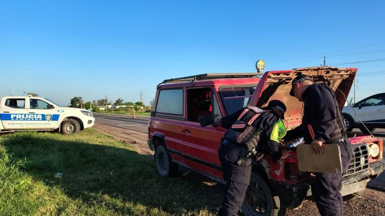 EN CONTROLES DETECTARON UN AUTOMOVIL CON PEDIDO DE SECUESTRO Y DETUVIERON A UN JOVEN BUSCADO POR LA JUSTICIA