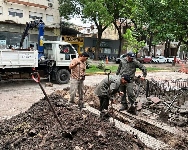 SECHEEP REEMPLAZA LÍNEA SUBTERRÁNEA PARA MEJORAR EL SERVICIO EN EL CENTRO DE RESISTENCIA