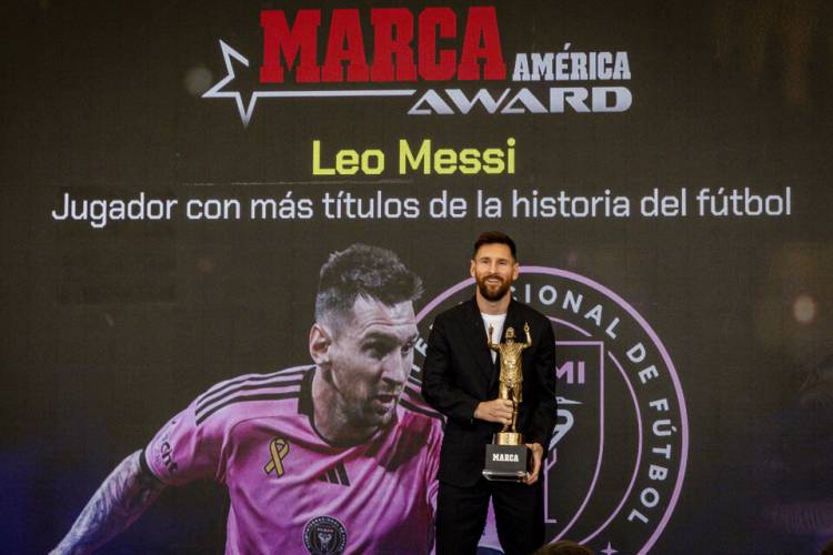 MESSI FUE CONDECORADO POR SER EL JUGADOR CON MÁS TÍTULOS DE LA HISTORIA