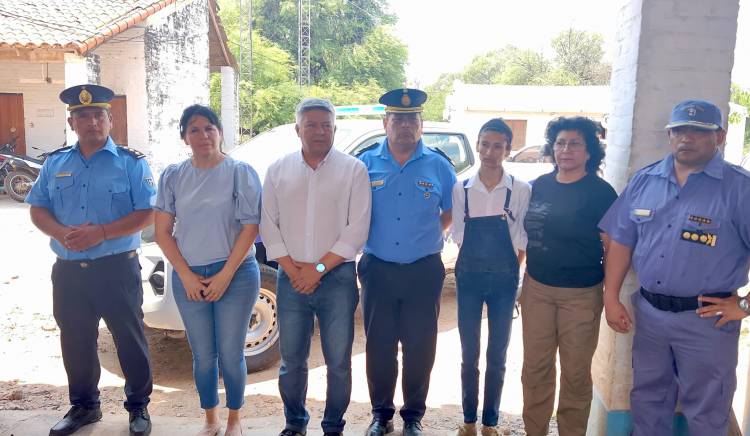EL IMPENETRABLE: EL MINISTRO MATKOVICH ENTREGÓ PATRULLEROS PARA REFORZAR LA SEGURIDAD