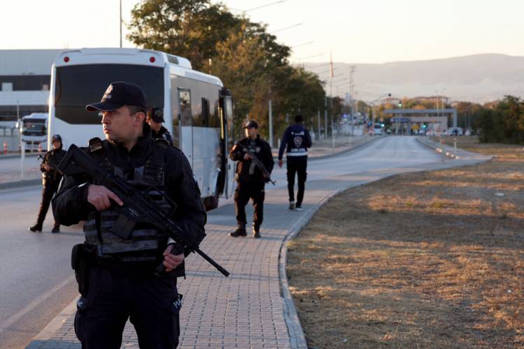 TURQUÍA: AL MENOS 5 MUERTOS Y 22 HERIDOS EN UN ATENTADO CONTRA UNA FÁBRICA MILITAR
