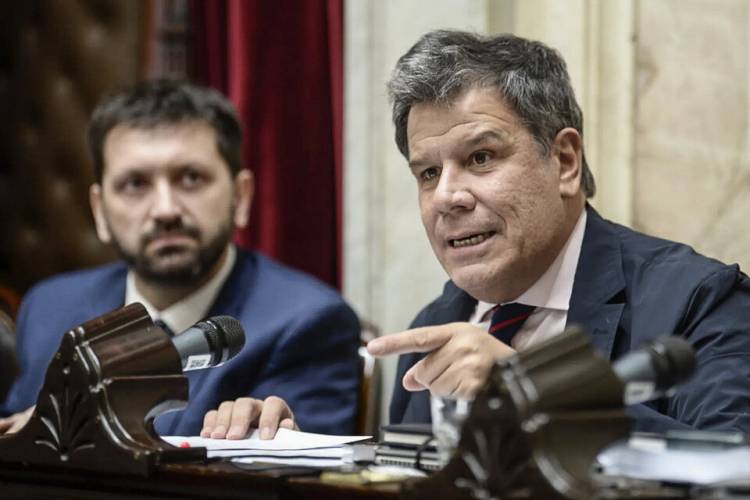 UCR: DEMOCRACIA PARA SIEMPRE, INTERNA PARA UN LARGO RATO