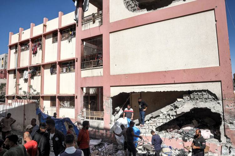 GAZA: ISRAEL BOMBARDEA REFUGIOS CON DESPLAZADOS Y HOSPITALES