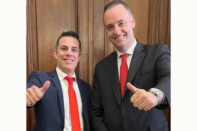 SOY TU FAN: EN CASA ROSADA SE PUSIERON CORBATAS ROJAS PARA CELEBRAR EL TRIUNFO DE TRUMP