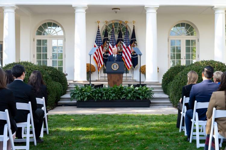 BIDEN PROMETIÓ UNA TRANSICIÓN ORDENADA Y PIDIÓ "BAJAR LA TEMPERATURA" DE LA POLÍTICA