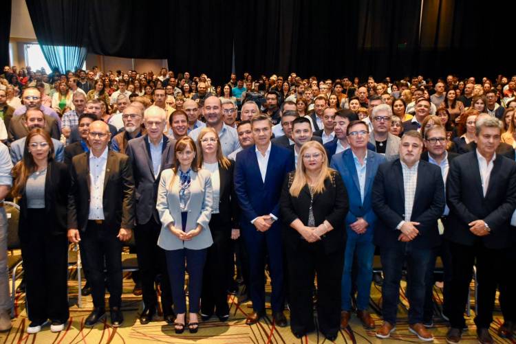 EL GOBERNADOR ZDERO ABRIÓ LA JORNADA DE REGULARIZACIÓN DOMINIAL QUE TIENE POR OBJETIVO GARANTIZAR LOS DERECHOS HABITACIONALES DE LAS FAMILIAS CHAQUEÑAS