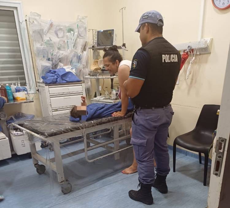 TRAS RÁPIDO ACCIONAR, EFECTIVOS ASISTEN A UNA MENOR QUE CONVULSIONABA