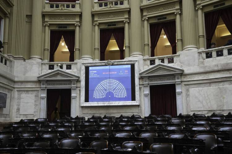 LA CASA ROSADA PRESIONÓ A LOS GOBERNADORES Y EL RECINTO DE DIPUTADOS QUEDÓ VACIÓ