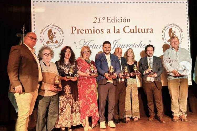 PREMIOS JAURETCHE AL DESEMPEÑO CULTURAL