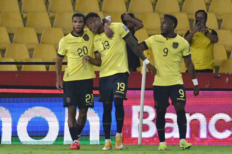 ELIMINATORIAS SUDAMERICANAS: ECUADOR SE FLOREÓ EN GUAYAQUIL
