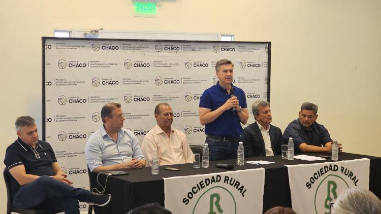VILLA ÁNGELA: EL GOBERNADOR ZDERO FIRMÓ UN CONVENIO CON LA SOCIEDAD RURAL PARA EJECUTAR OBRAS DE ACCESO A LA ENTIDAD Y ENTREGÓ CRÉDITOS A PRODUCTORES