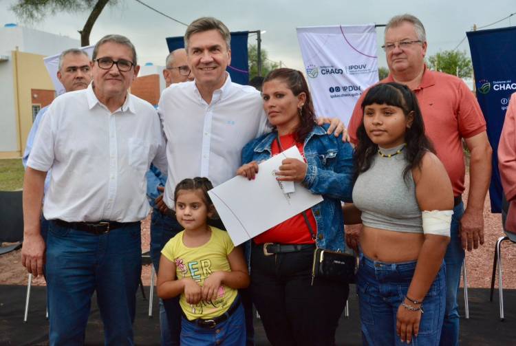 SUEÑO CUMPLIDO PARA 72 FAMILIAS DE CASTELLI: ZDERO ENTREGÓ VIVIENDAS DEL PROGRAMA “CASA PROPIA-CONSTRUIR FUTURO"
