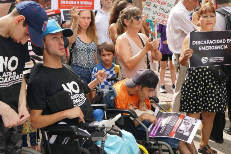 PERSONAS CON DISCAPACIDAD VUELVEN A MARCHAR A LA QUINTA DE OLIVOS CONTRA EL AJUSTE DE MILEI