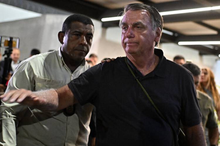 BOLSONARO ADMITIÓ QUE ESTUDIÓ LA POSIBILIDAD DE ORDENAR UNA INTERVENCIÓN MILITAR EN 2022