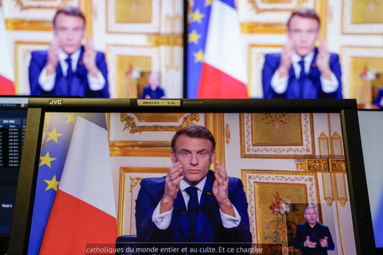 MACRON DIJO QUE NO PIENSA RENUNCIAR