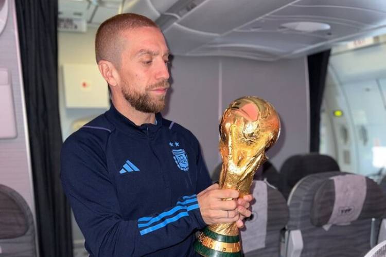 "PAPU" GÓMEZ: "PASÉ DE SER CAMPEÓN DEL MUNDO, A QUE HOY NO ME LLAME NADIE"