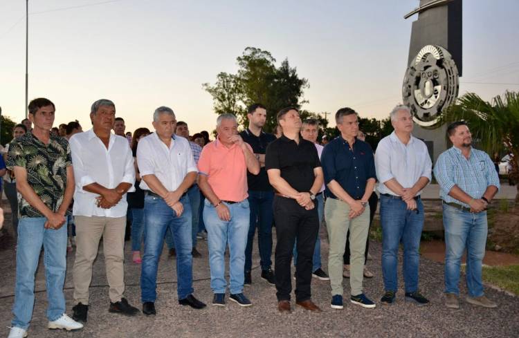 EN QUITILIPI: EL GOBERNADOR ZDERO INAUGURÓ AYER SÁBADO EL RENOVADO ACCESO A LA CIUDAD Y UNA PLAZOLETA