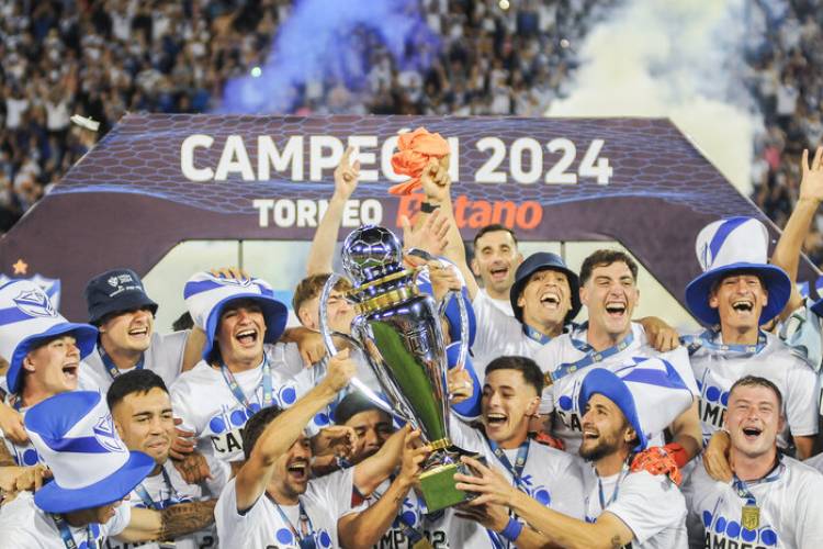 VÉLEZ, UN GRAN CAMPEÓN: PASÓ POR ARRIBA A HURACÁN Y VUELVE A REINAR