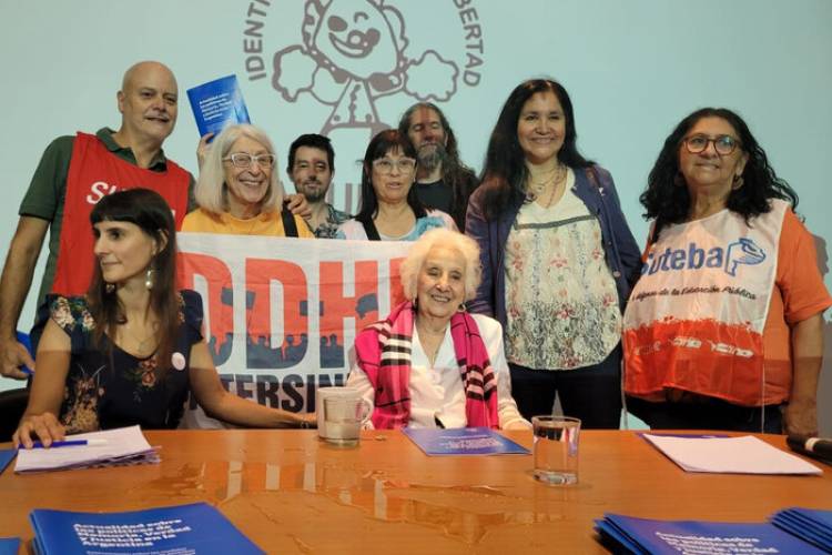 ESTELA DE CARLOTTO: "LLAMAMOS AL MUNDO A QUE MIRE LO QUE ESTÁ SUCEDIENDO EN ARGENTINA Y ACTÚE EN CONSECUENCIA"