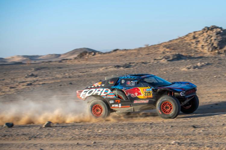 EL ESPECTACULAR VUELCO DE CARLOS SAINZ EN EL RALLY DAKAR