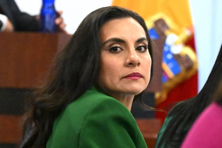 ECUADOR: RESTITUYEN A VERÓNICA ABAD COMO VICEPRESIDENTA