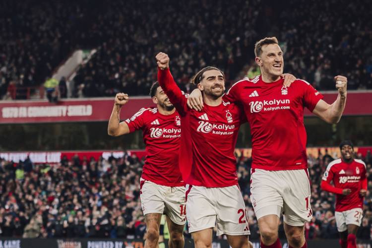 PREMIER LEAGUE: NOTTINGHAM FOREST NO SE BAJA DE LA PELEA POR EL TÍTULO 