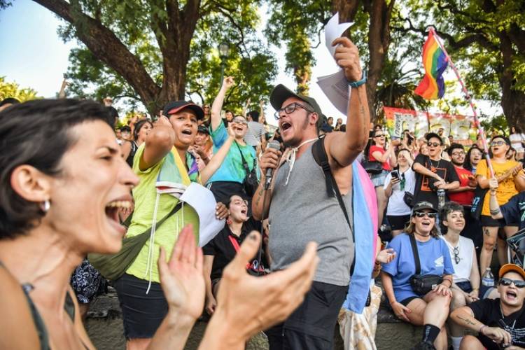 DESDE EL PERONISMO AL RADICALISMO, LOS PARTIDOS SE SUMAN A LA MARCHA ANTIFASCISTA Y ANTIRRACISTA CONTRA MILEI