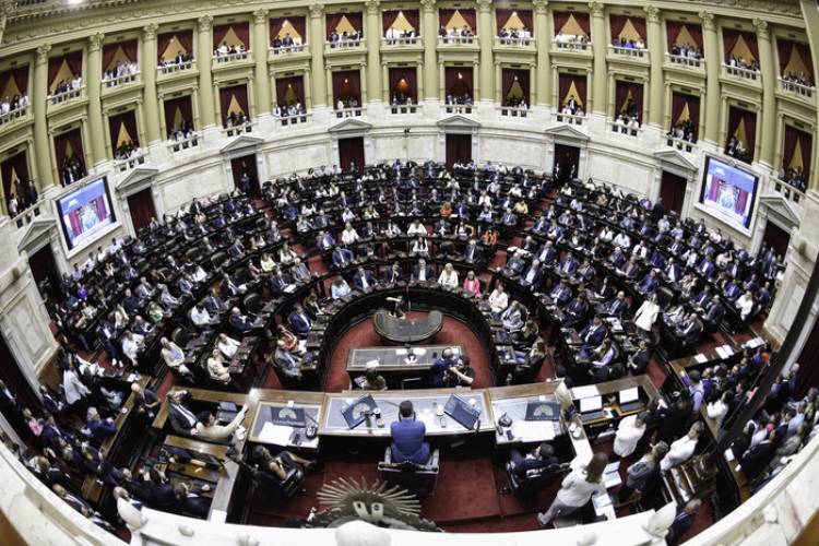 FICHA LIMPIA: EL GOBIERNO Y SUS ALIADOS LOGRARON EL DICTAMEN